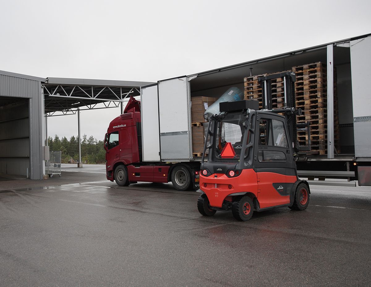 Lastbil med truck L27